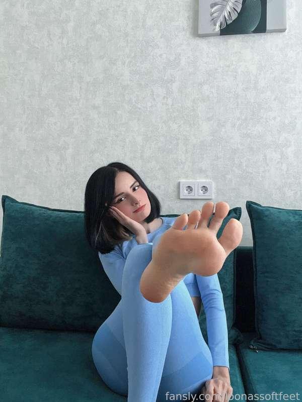 loonassoftfeet image #0