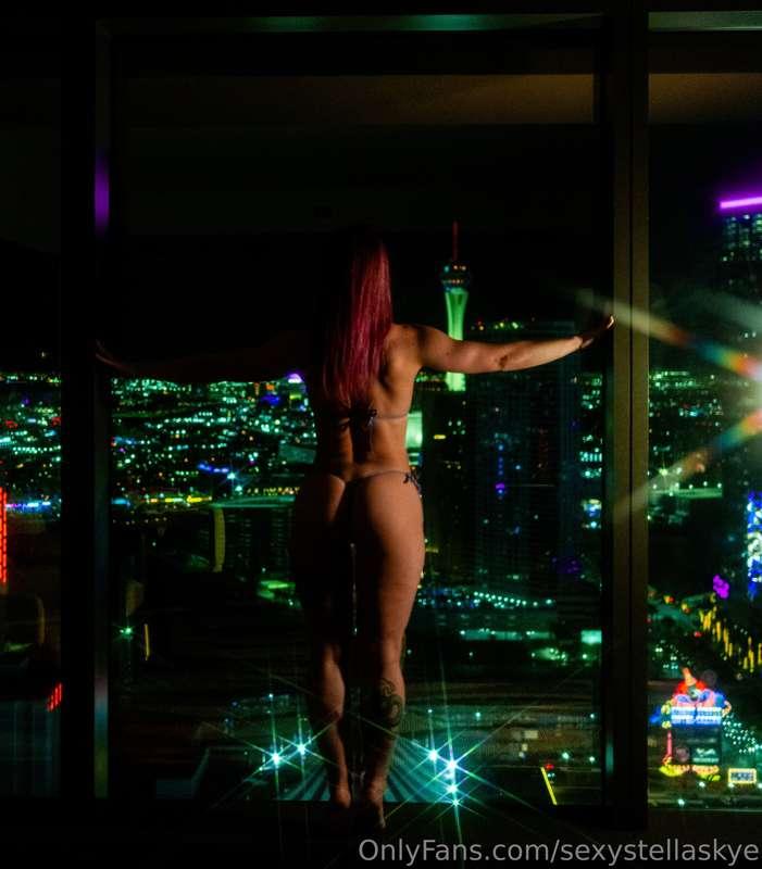 Vegas lights <3 would you bang me in the window tho?