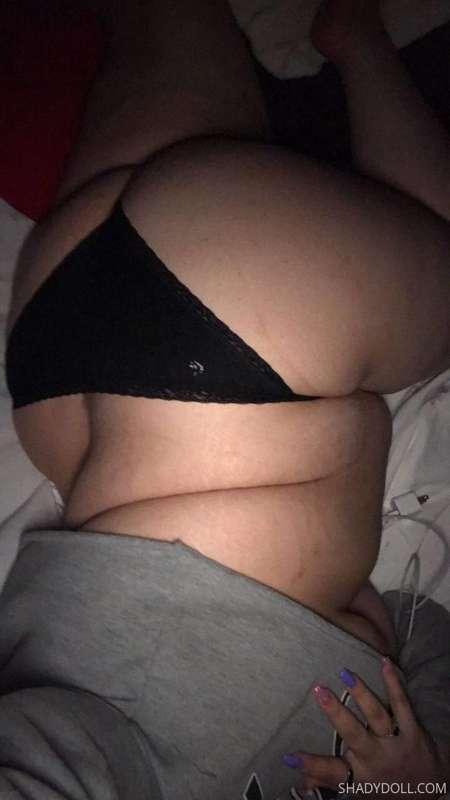 Coming to share a bed with me?😈