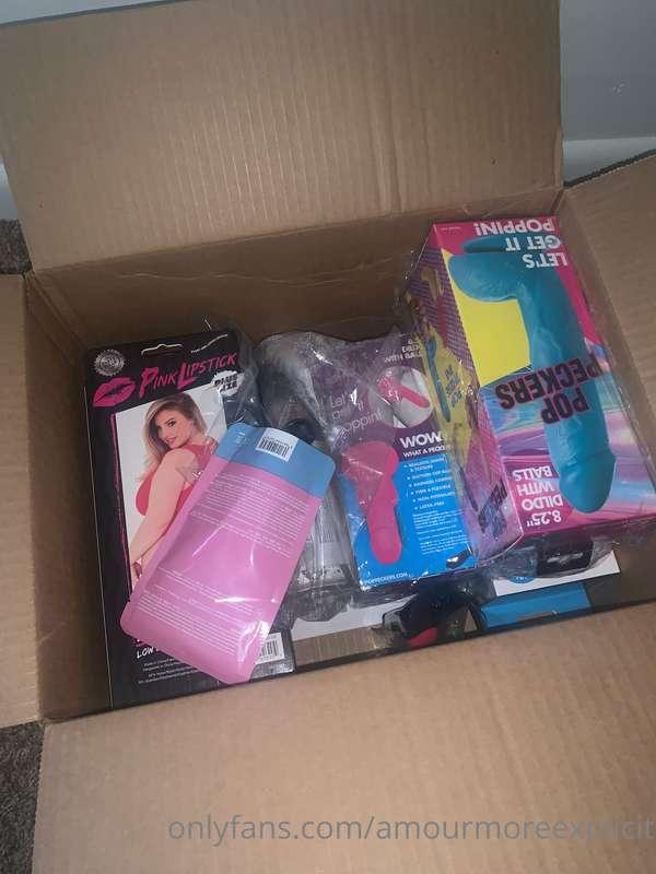 GOT MY BOX FULL OF GOODIES TODAY!!  I now have a my wishlist..