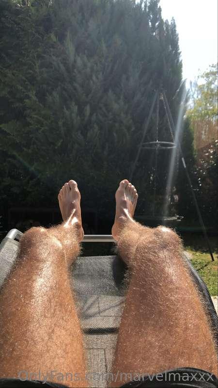 Feet on Friday 🦶🏼 Throwback when I was tanning my feet ☀️