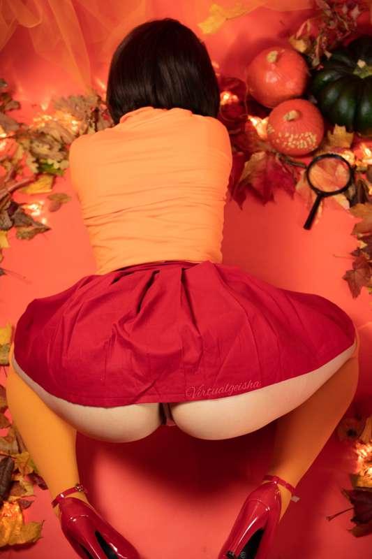 You know who it is!!! Velma :D