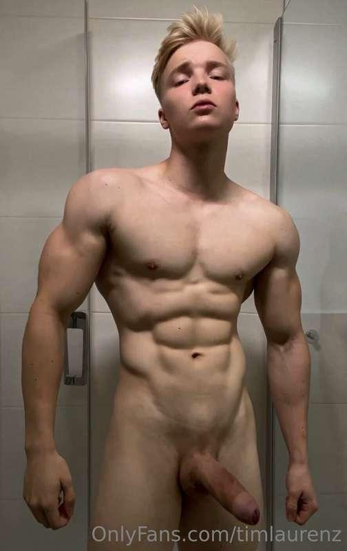 Wanna shower together?🧼 Maybe I will drop the soap🤪