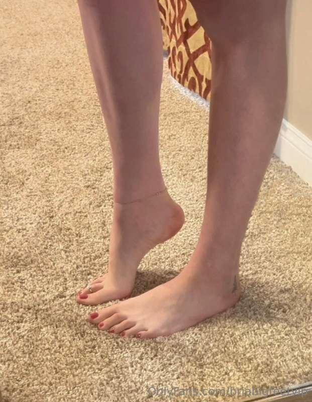 stretching out my long legs and huge feet in a mirror + show..