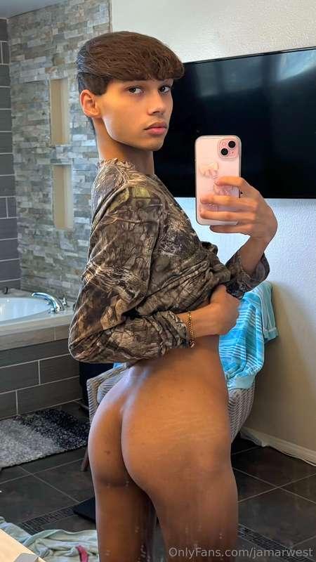 i love being a little slut outside for everyone to see 👀💓 wo..