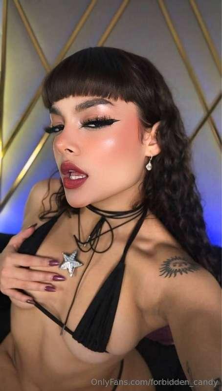 Just get lost in her gaze and you´ll fall under the spell of..