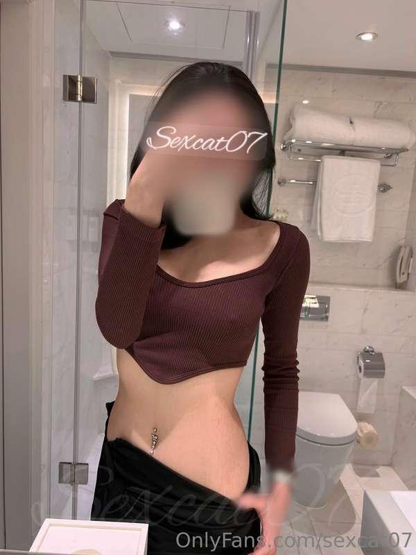 💗💗💗 (5pics)  今日得到貓公批准去酒店同閨蜜 同埋佢班朋友飲野，點知突然起濕疹…好痕 貓仔唔開心🥲🥲  聽講仲..