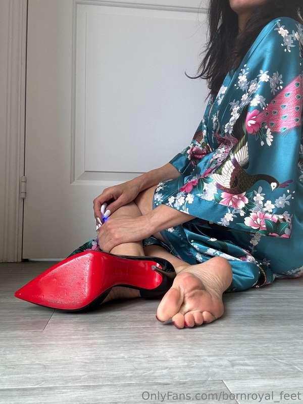 bornroyal_feet image #5