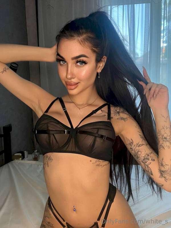 Athletic beauty @your_victoria_secret with a juicy ass🤤🤤🤤 Th..