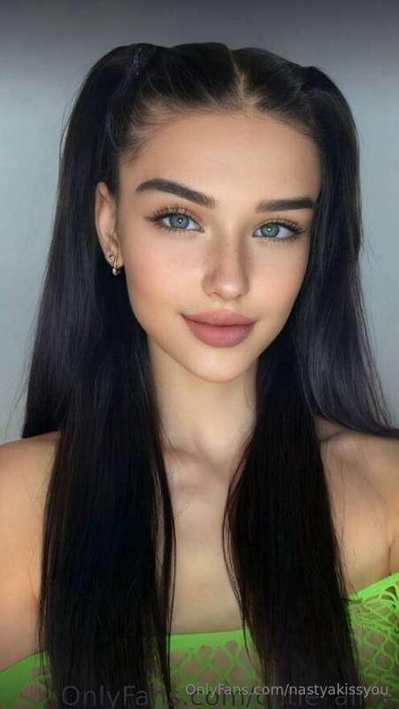 SEXY BAE @cutie_alice IS CRAZY NYMPHOMANIAC🤤 SHE LOVES TO PL..