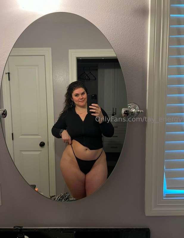 Swipe to turn me around 🍑👉🏽