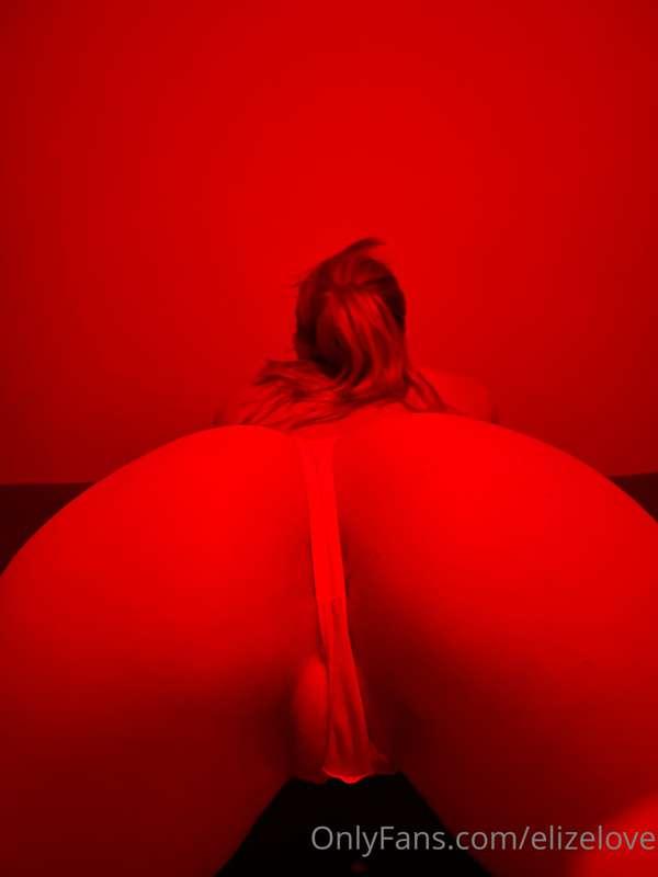 Message me and then I will put my thong to the side💦😈
