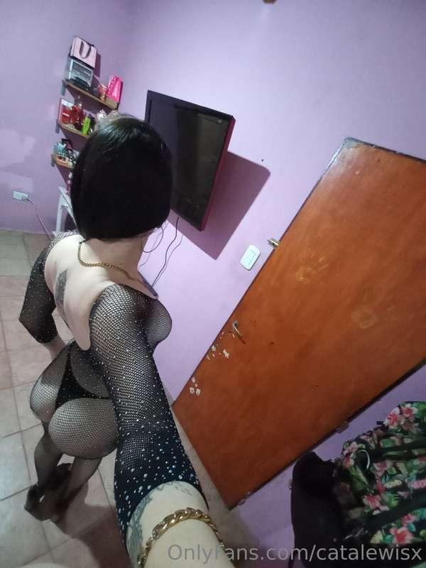 Good morning handsome 😈 Would you like me to make you coffee..