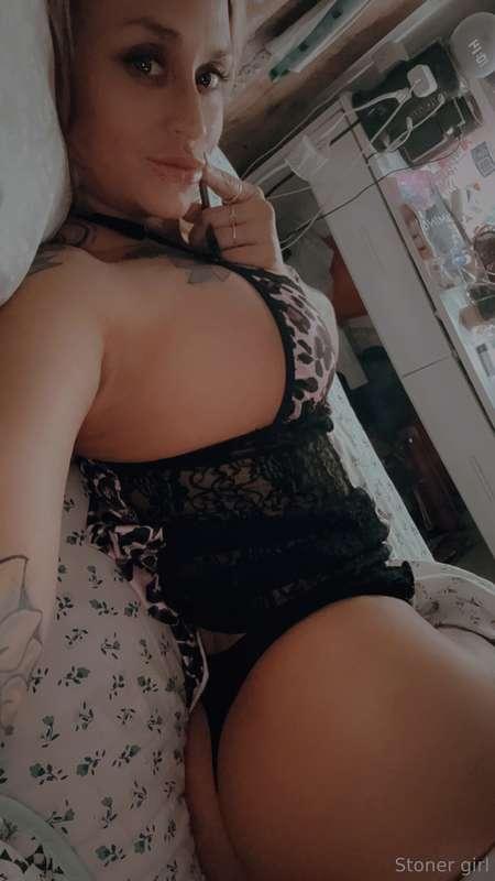 Hungry?? Come on over to my xxx page!! @daniigirl86 