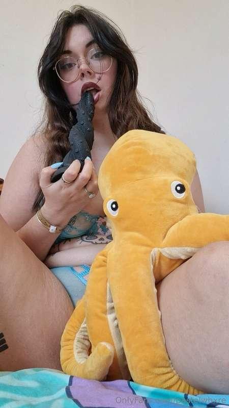 Wanna see me fuck myself with this big tentacle? Its so big,..