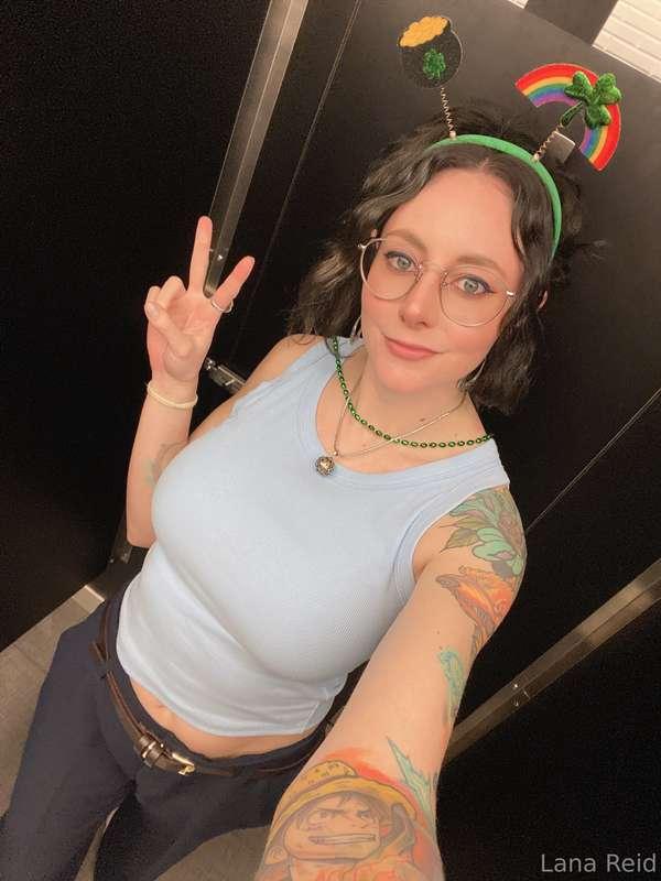 It’s St. Patrick’s day ☘️ And I’m d.ru.nk af 🤭 so of course ..