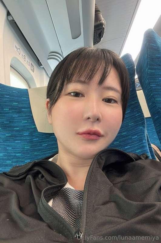 Hello🙌🏻 On the bullet train on the way home from the event🚅💕..