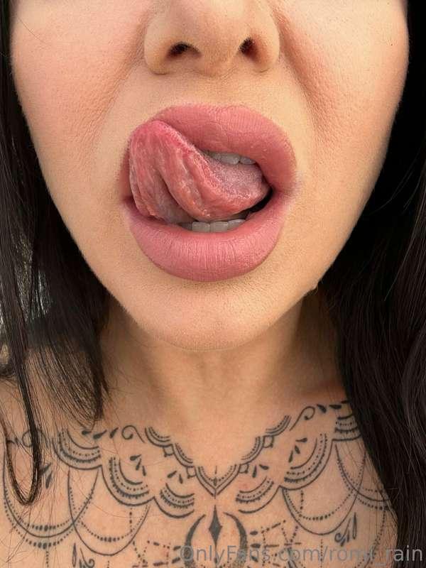 I can taste your cum from here come to my Dm's naughty boy a..
