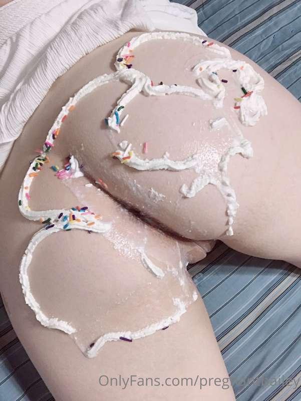 Who wants to cum lick me clean?? 🎂🥳 #birthday #25