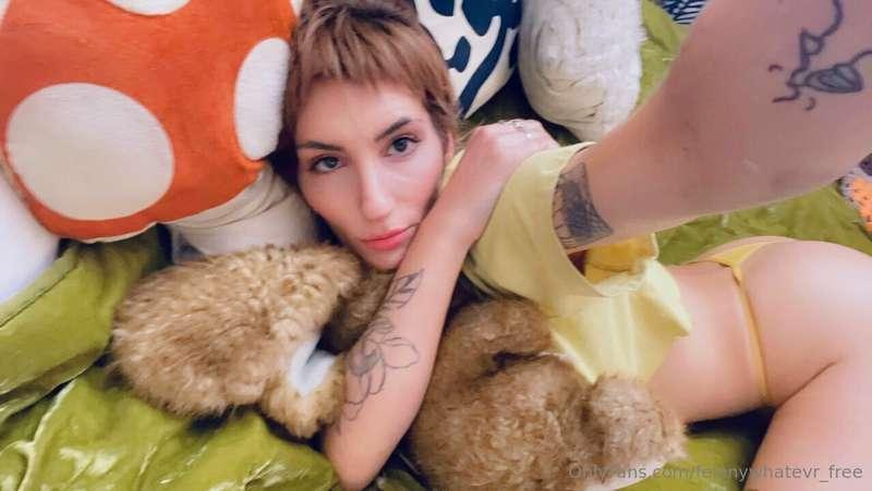 Laying in bed & want someone to fuck my pussy, what shall I ..