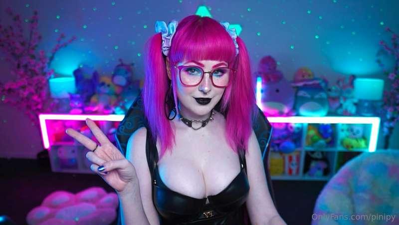 💜 LIVE ON TWITCH💜

It's once again goofy goth girl hours ton..
