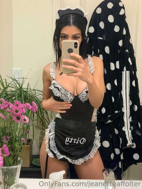 Preview of Maid Set💞👀
Unlock in the next post!🔓😈

This is on..