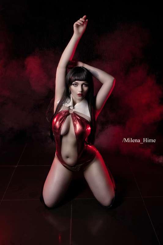 More Vampirella's exclusive hot photos