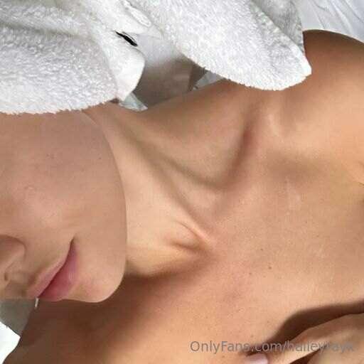 Who wants to take a shower with me?👅🥒