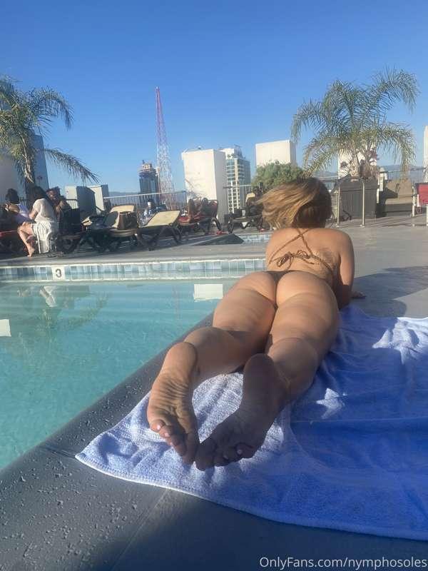Dirty pool side soles👣👣