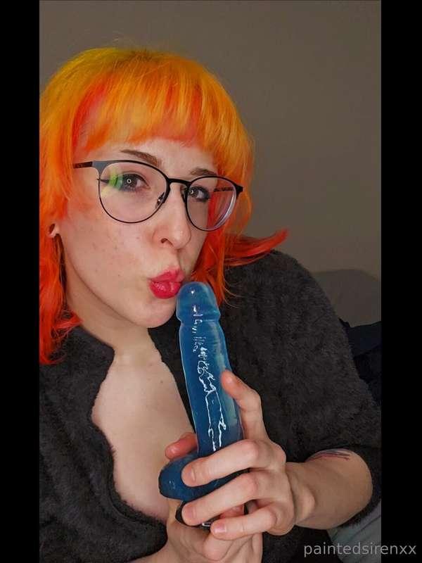 😂 I paused during a video and got this lovely gem of a pictu..