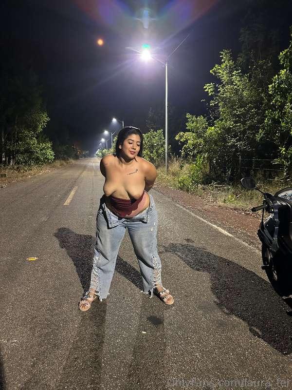 Me encantaría hacer algo prohibido contigo 🤤 aquí