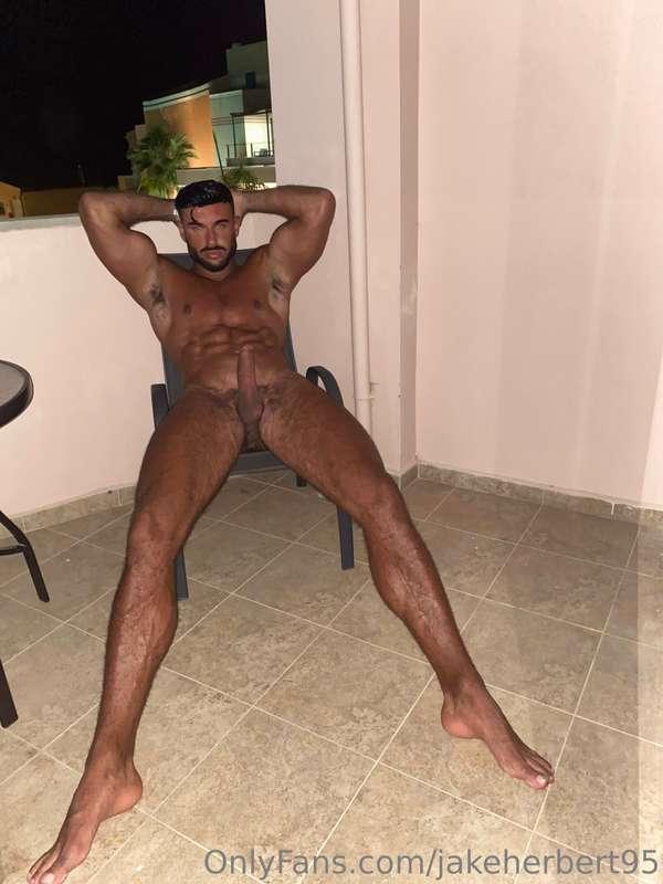 Someone get on their knees for me 💦