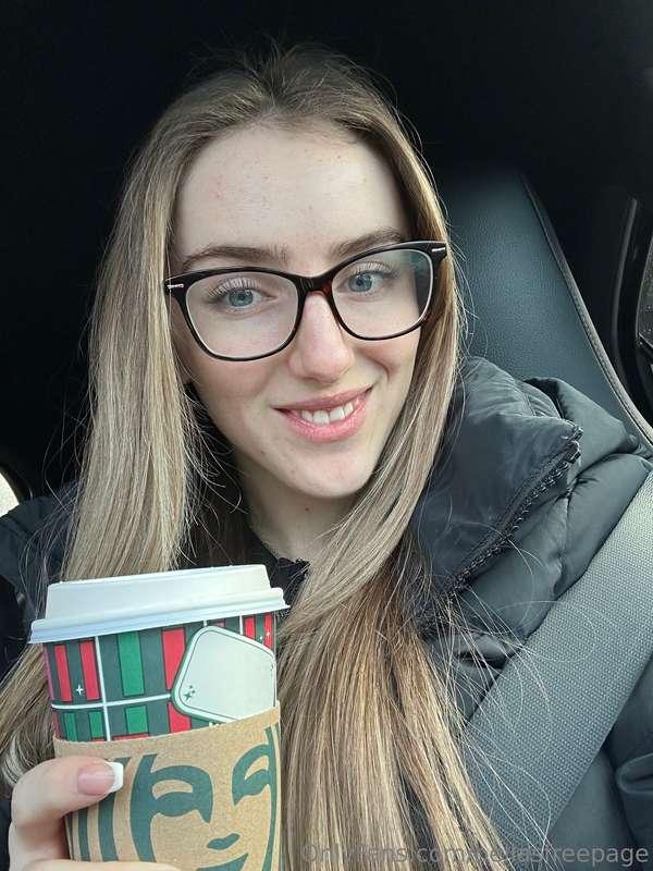 How do you like your coffee? Starbucks girl ☕