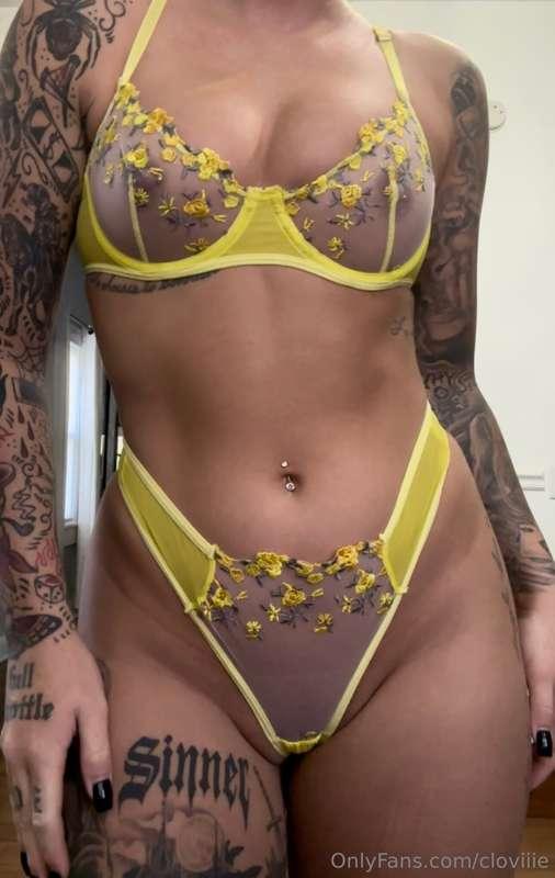 I like yellow on me! Do you?