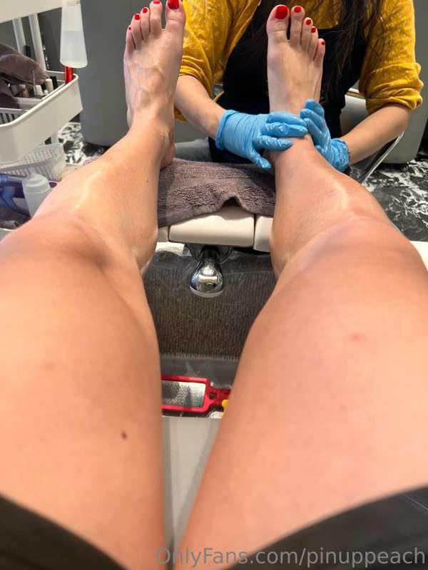 Got my toes done daddies! Who wants to make sure I can keep ..