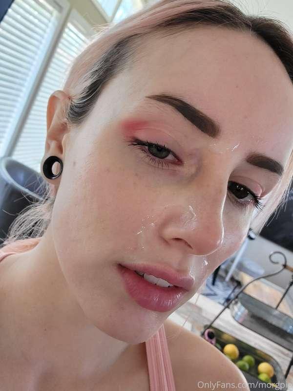 Cummies on my face 🤤 I sent a full length hard fucking and t..