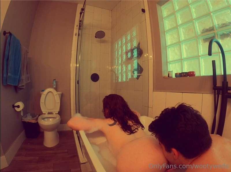 He made me cum so hard in the tub🥵🍑😋