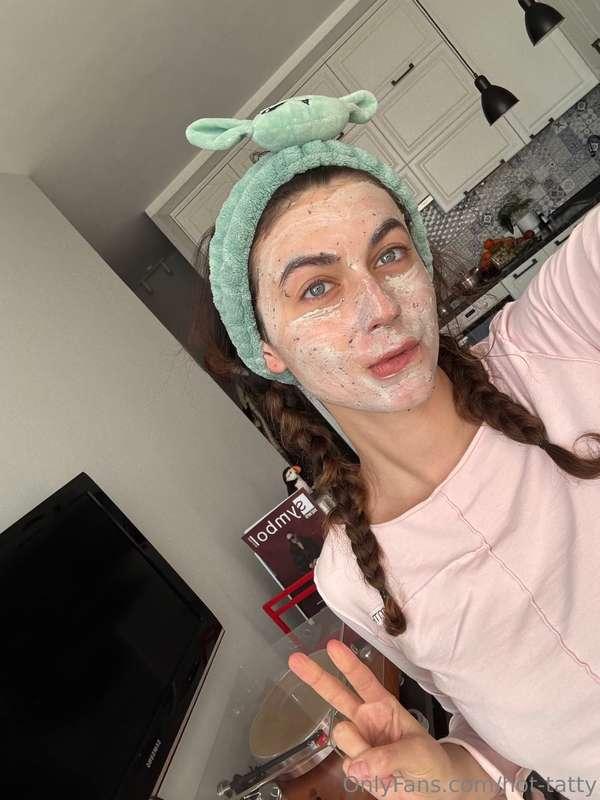  Morning, face mask, braids and face 😉 "I am my best SPA" So..