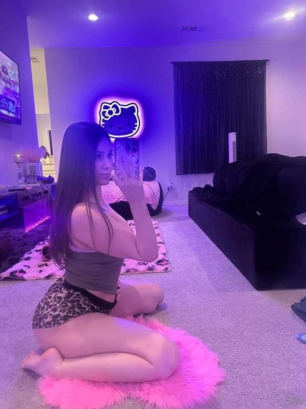 Would you let me sit on your lap? 🍑