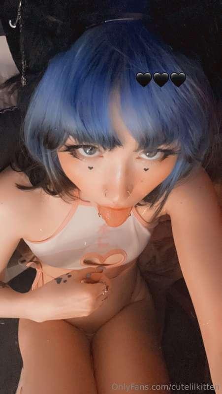 Would you like to look at me from this angle? 🫣