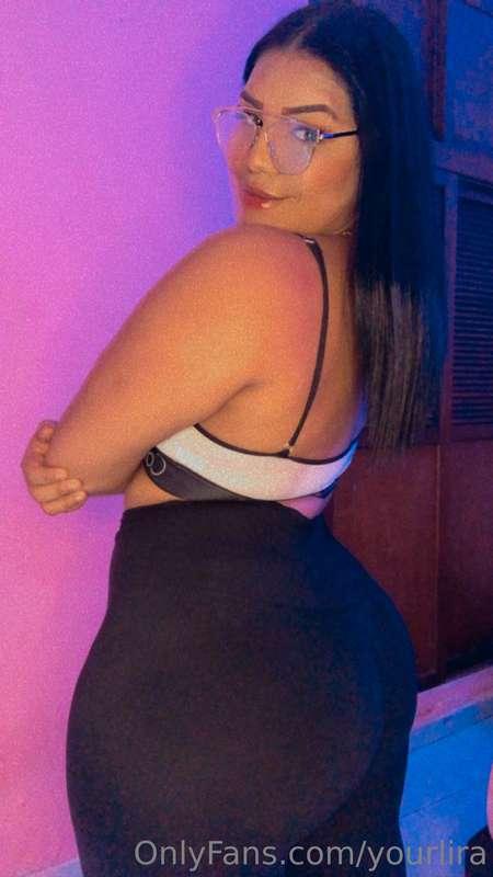 If looks could kill, honey, you'd be a goner 🖤