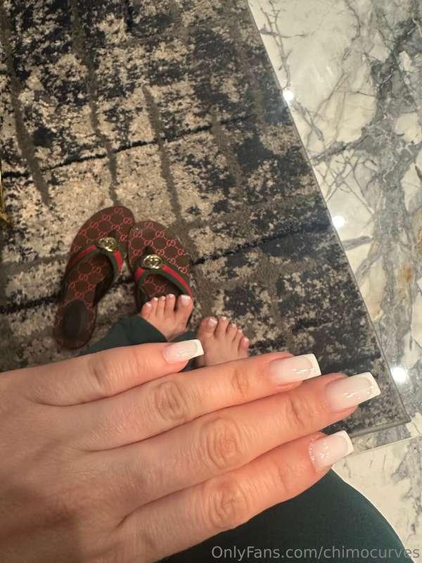 👣 🤍