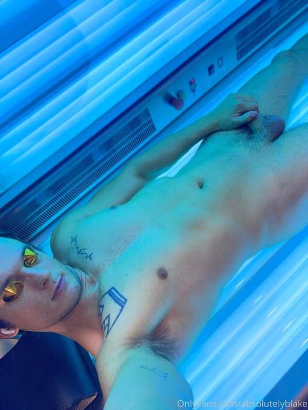 Anyone else use tanning beds 😜 gotta keep the skin golden al..