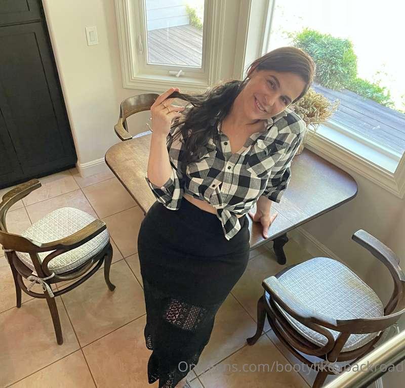 *HUMP DAY FANTASY PART I*… You’ve always thought your best f..