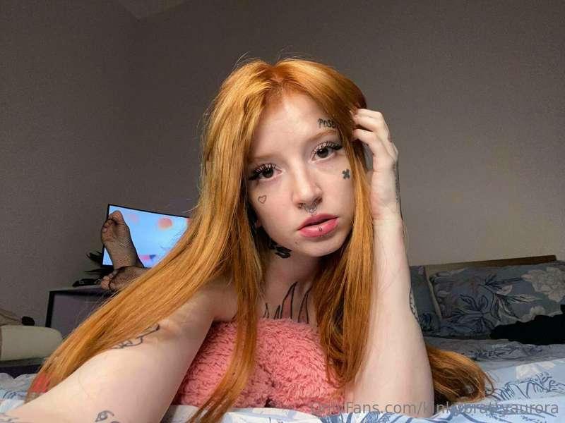 # POV: you just woke up 💋