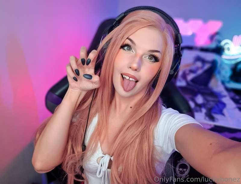 So uh, I got all done up like a cute e-girl on stream tonigh..