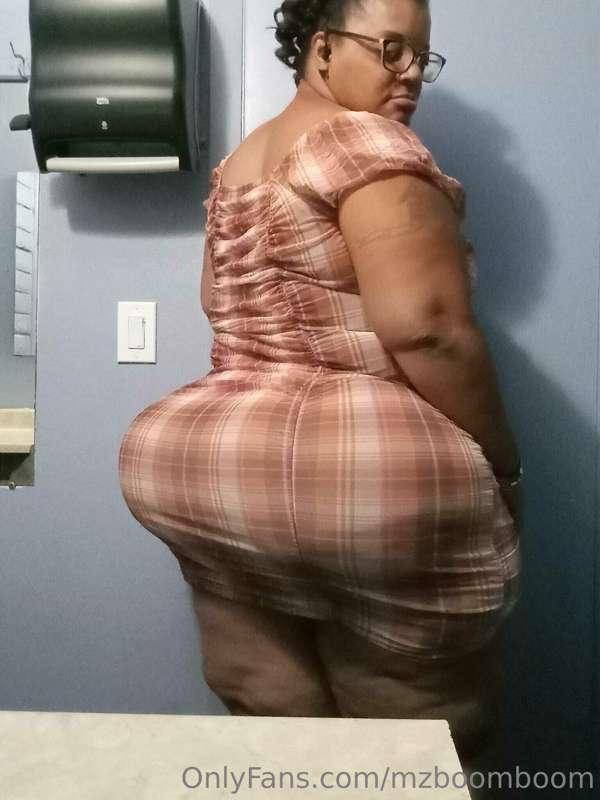 Day one of work for 2023...
the obligatory bathroom selfie a..