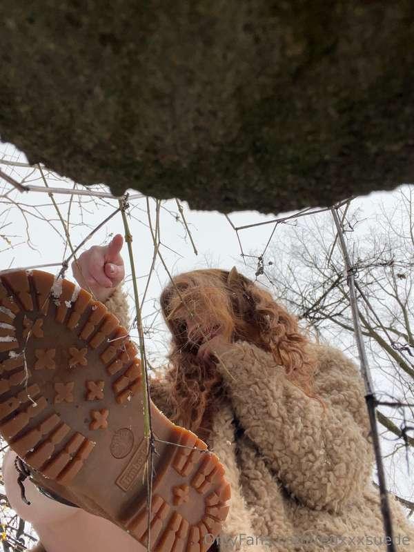 POV: Giantess forest elf finds a tiny under a rock🪨🙇‍♂️ Don’..