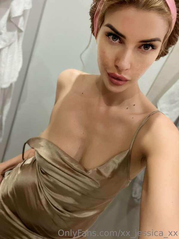 🥰 I have a question to you sweetie. Let me ask it to you? 😚💋