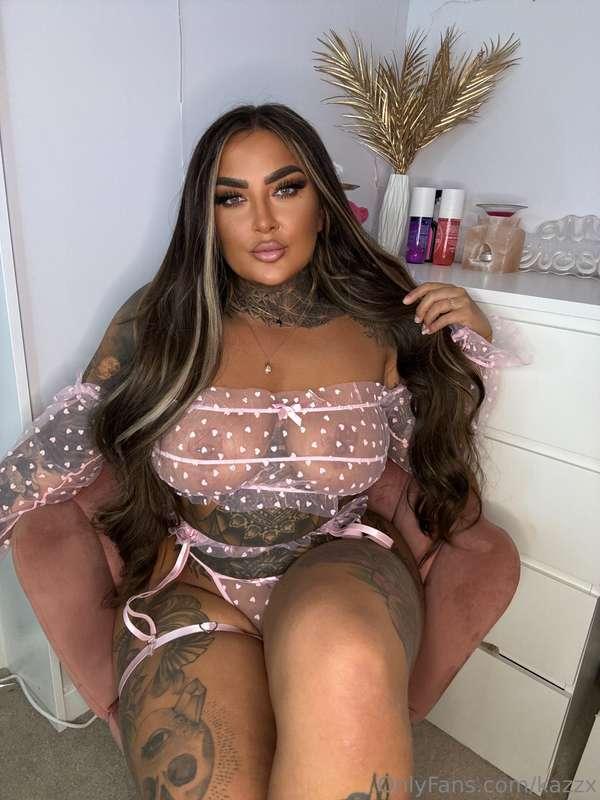 Want to see me without the clothes on ?👅